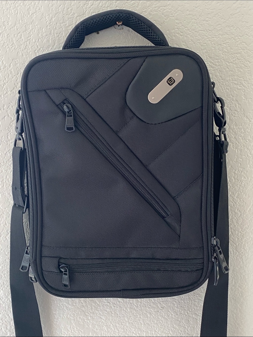 FUL Black Men's Crossbody Shoulder Bag 12” x 9” x 3.5” (expanded) NWOT